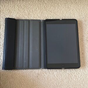 Apple I pad mini with Targus black Tablet Case